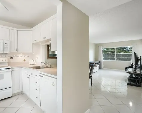 4805 NW 35th Street Lauderdale Lakes FL 33319