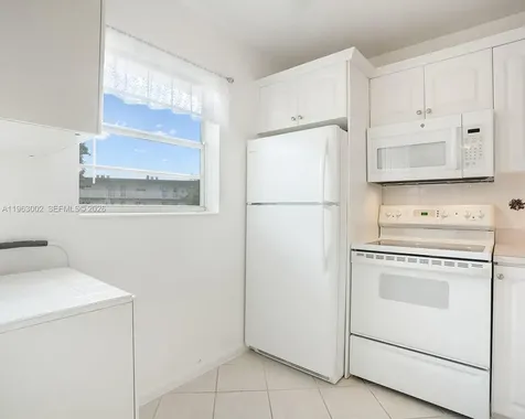 4805 NW 35th Street Lauderdale Lakes FL 33319