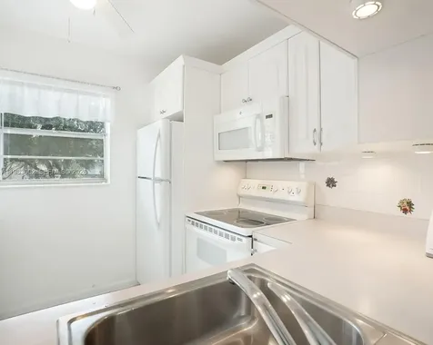 4805 NW 35th Street Lauderdale Lakes FL 33319
