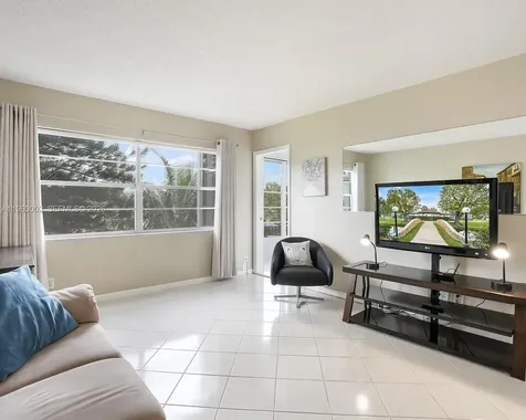 4805 NW 35th Street Lauderdale Lakes FL 33319