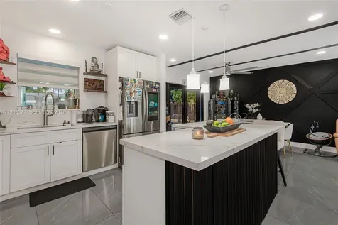 200 SW 69th Terrace Pembroke Pines FL 33023