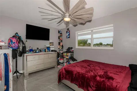 200 SW 69th Terrace Pembroke Pines FL 33023