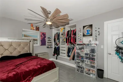 200 SW 69th Terrace Pembroke Pines FL 33023