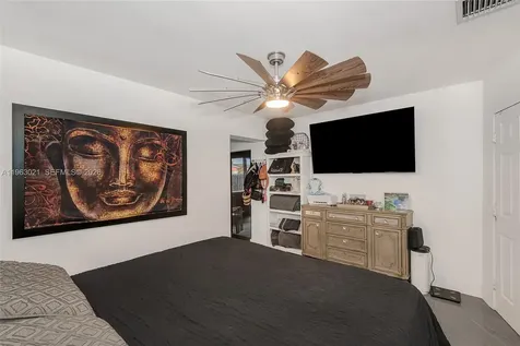 200 SW 69th Terrace Pembroke Pines FL 33023