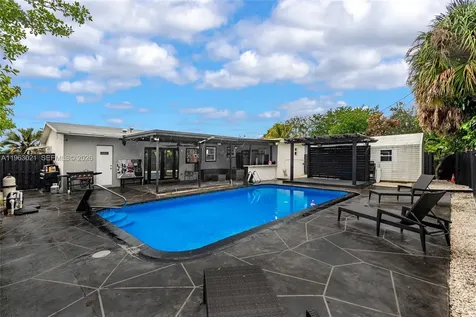 200 SW 69th Terrace Pembroke Pines FL 33023