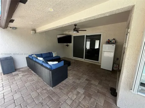 820 NW 91st Avenue Pembroke Pines FL 33024