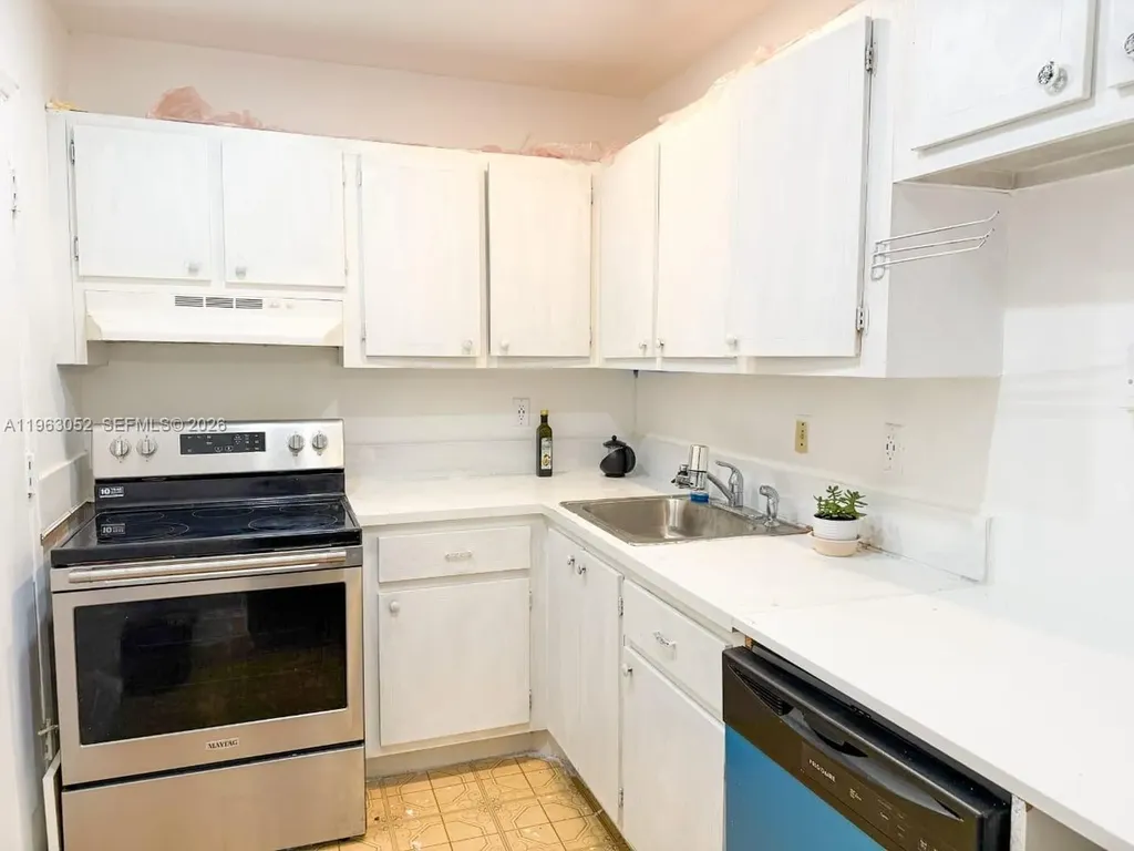 4043 NW 16th Street Lauderhill FL 33313