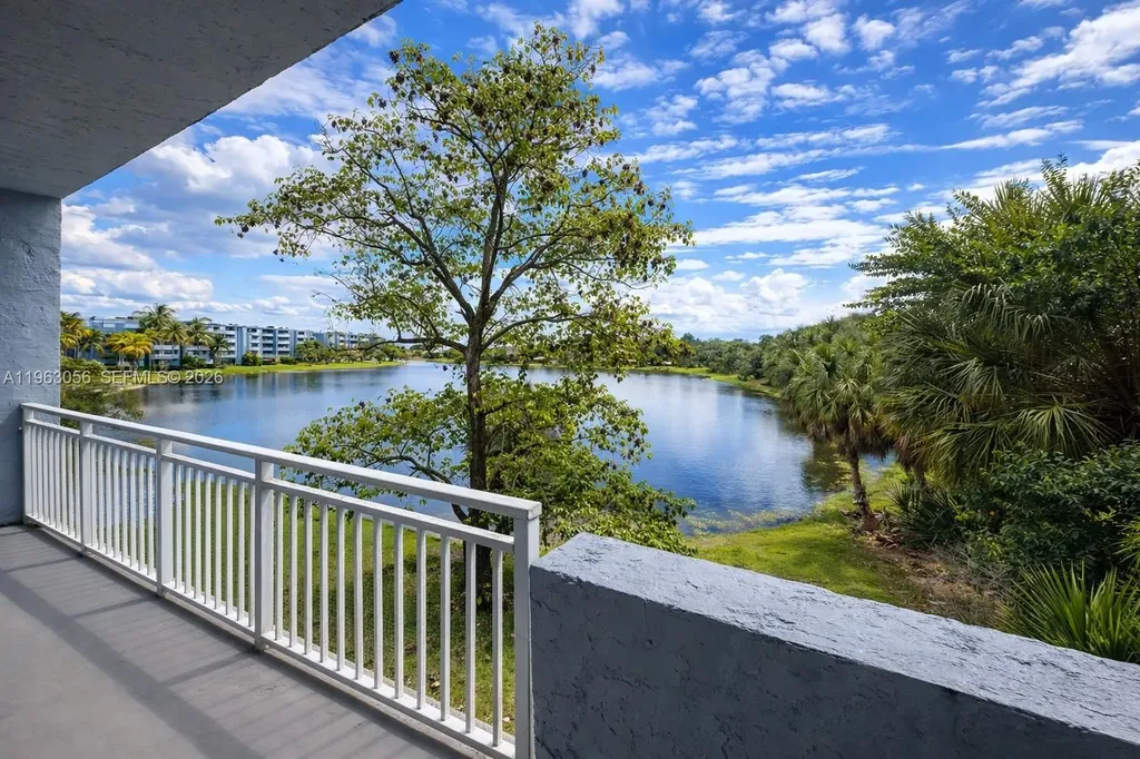 9351 Fontainebleau Boulevard Miami FL 33172