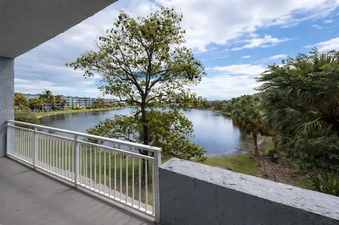 9351 Fontainebleau Boulevard Miami FL 33172