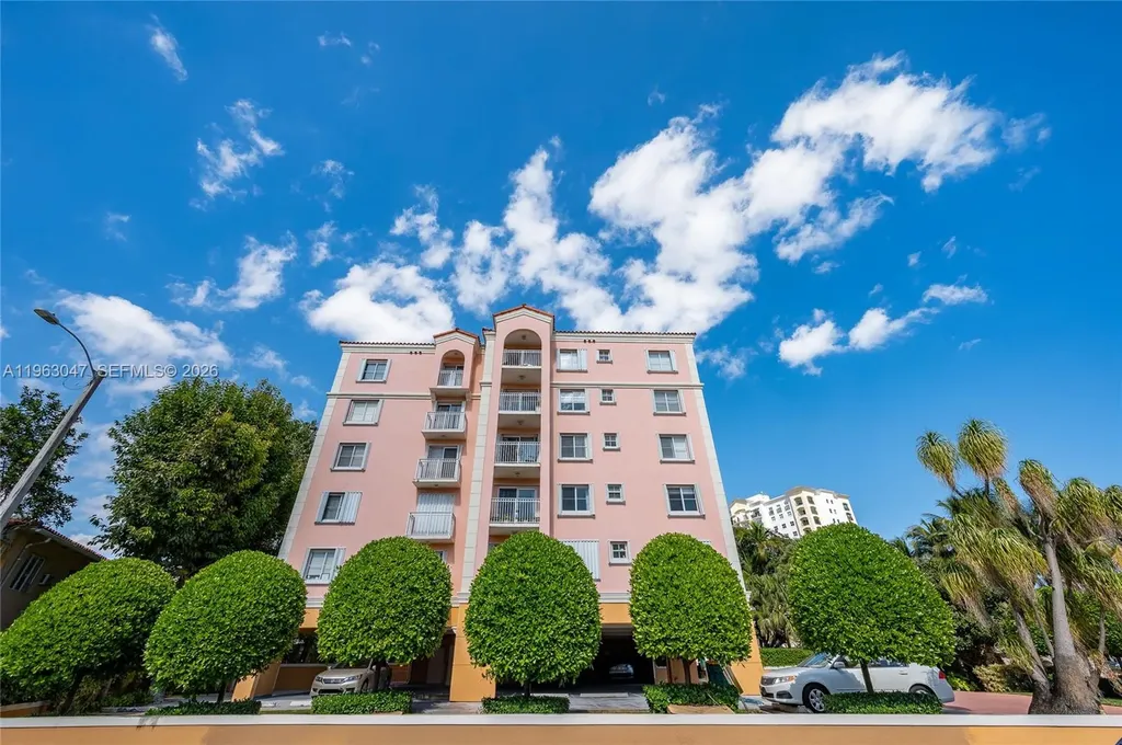 1 Alhambra Circle Coral Gables FL 33134