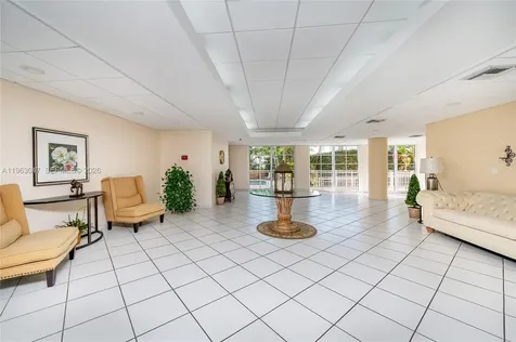1 Alhambra Circle Coral Gables FL 33134
