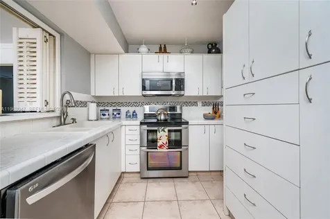 1 Alhambra Circle Coral Gables FL 33134