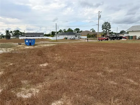 3709 NE 12th Place Cape Coral FL 33909