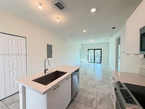 4640 NW 84th Avenue Doral FL 33166