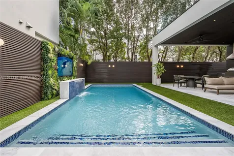 10540 NW 67th Terrace Doral FL 33178