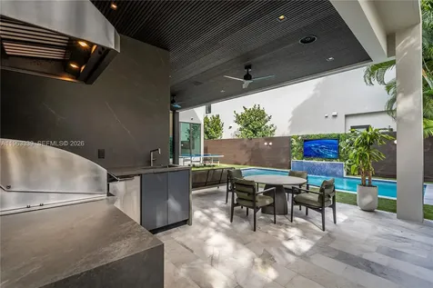10540 NW 67th Terrace Doral FL 33178
