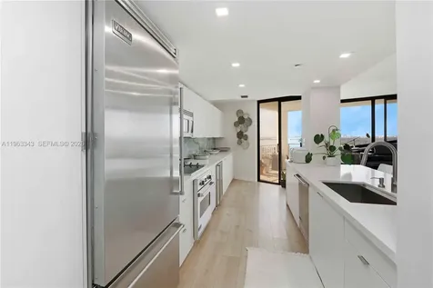 1000 Quayside Terrace Miami FL 33138
