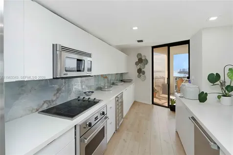 1000 Quayside Terrace Miami FL 33138