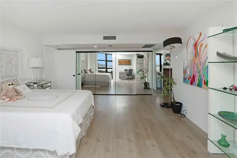 1000 Quayside Terrace Miami FL 33138