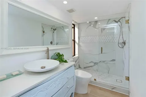 1000 Quayside Terrace Miami FL 33138