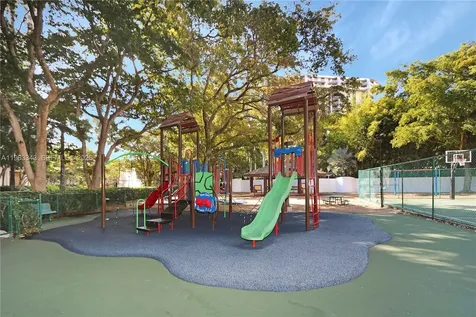 1000 Quayside Terrace Miami FL 33138