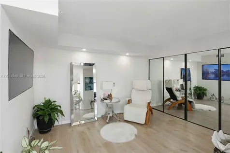 1000 Quayside Terrace Miami FL 33138