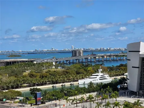 159 NE 6th Street Miami FL 33132