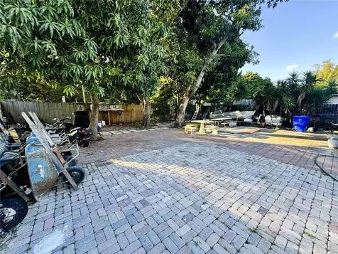 430 NW 53rd Avenue Miami FL 33126