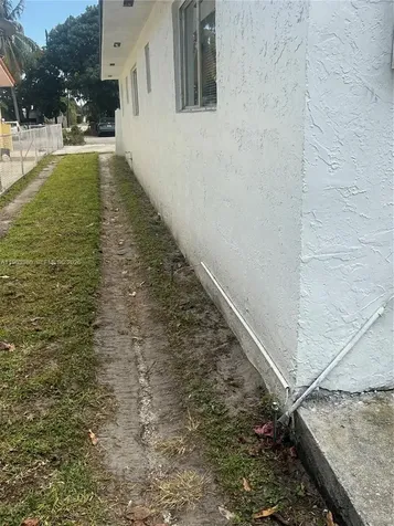 381 E 61st Street Hialeah FL 33013