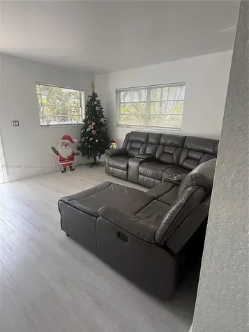 381 E 61st Street Hialeah FL 33013