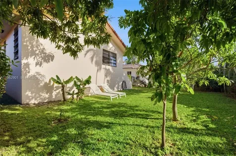 9208 Emerson Avenue Surfside FL 33154