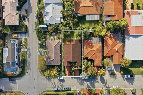 9208 Emerson Avenue Surfside FL 33154