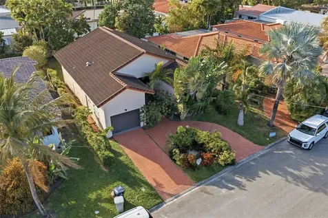 9208 Emerson Avenue Surfside FL 33154