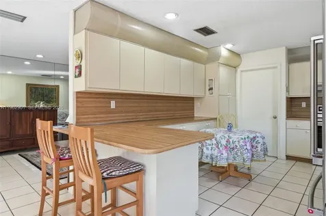9208 Emerson Avenue Surfside FL 33154