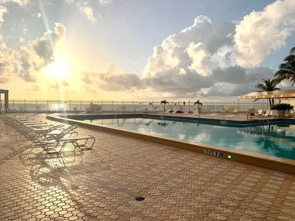 Hollywood FL 33019