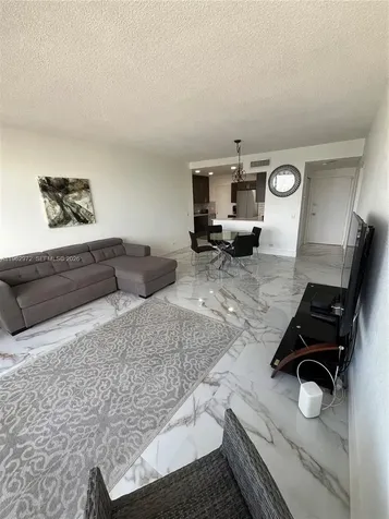 Hollywood FL 33019