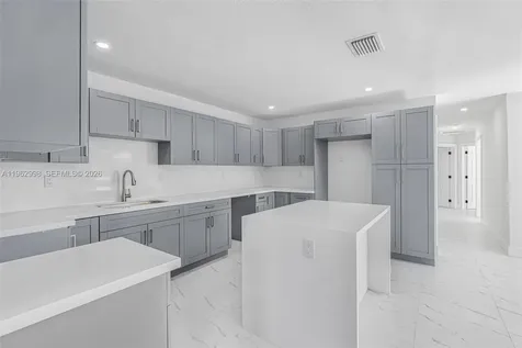 2901 SW 92nd Avenue Miami FL 33165