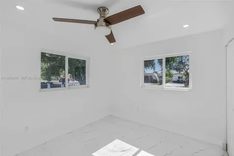 2901 SW 92nd Avenue Miami FL 33165