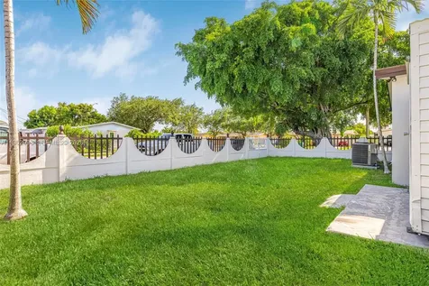 2901 SW 92nd Avenue Miami FL 33165