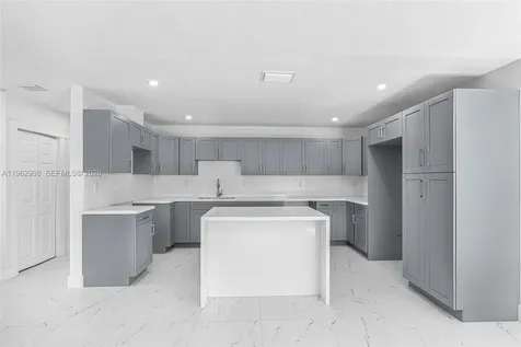 2901 SW 92nd Avenue Miami FL 33165