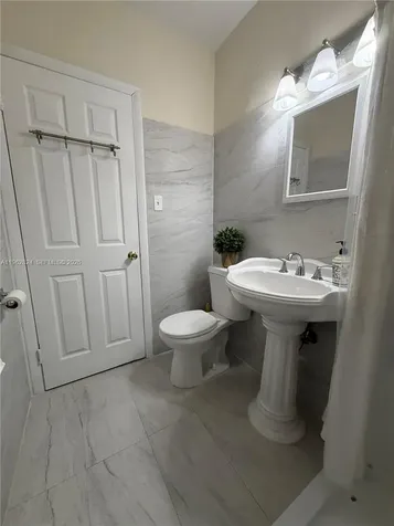 2460 NW 33rd Street Miami FL 33142