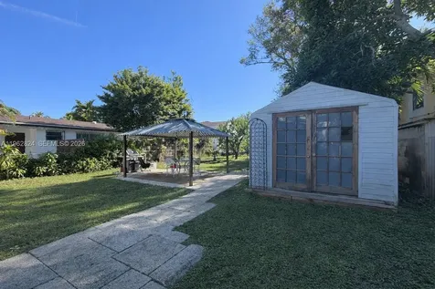 2460 NW 33rd Street Miami FL 33142