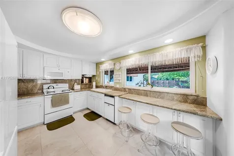 564 De Leon Drive Miami Springs FL 33166