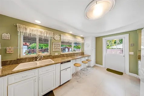 564 De Leon Drive Miami Springs FL 33166