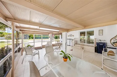 564 De Leon Drive Miami Springs FL 33166