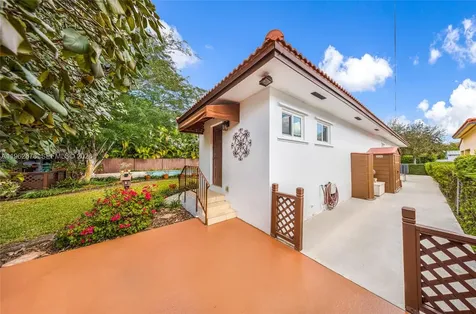 564 De Leon Drive Miami Springs FL 33166