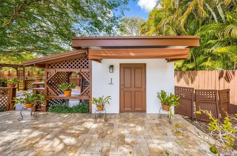 564 De Leon Drive Miami Springs FL 33166