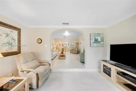 564 De Leon Drive Miami Springs FL 33166