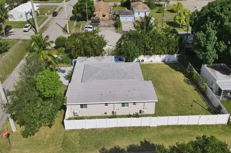2001 N 22nd Avenue Hollywood FL 33020