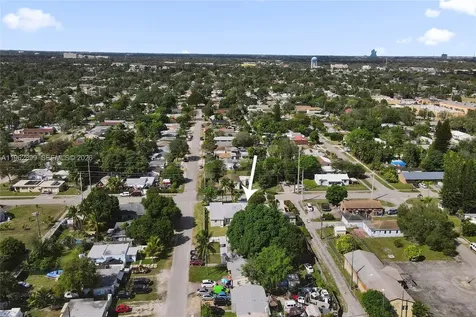2001 N 22nd Avenue Hollywood FL 33020